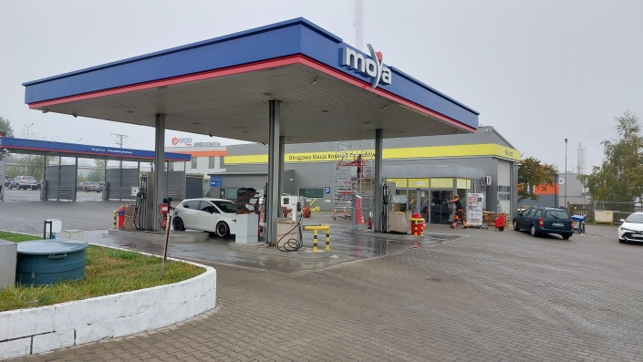 stacje paliw budowa i&nbsp;reklama