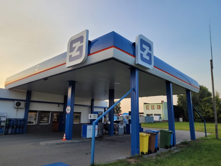 stacje paliw budowa i&nbsp;reklama